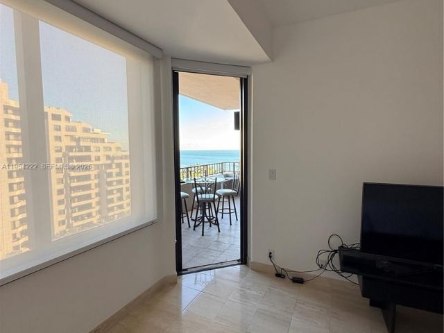 Apartment for rent  Unit #928 - photo 7441751