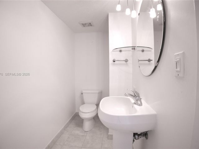 Apartment for rent  Unit #911 - photo 7289438