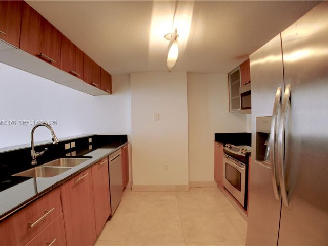 Apartment for rent  Unit #911 - photo 7289450