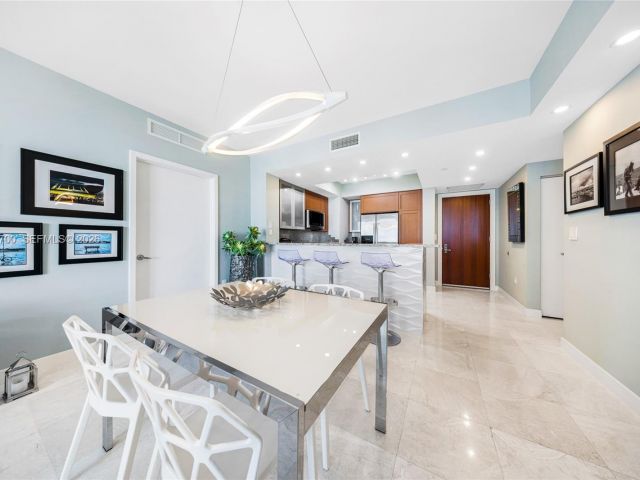 Apartment for rent  Unit #702N - photo 7291760