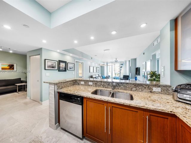 Apartment for rent  Unit #702N - photo 7291762