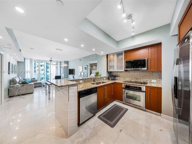 Apartment for rent  Unit #702N - photo 7291764