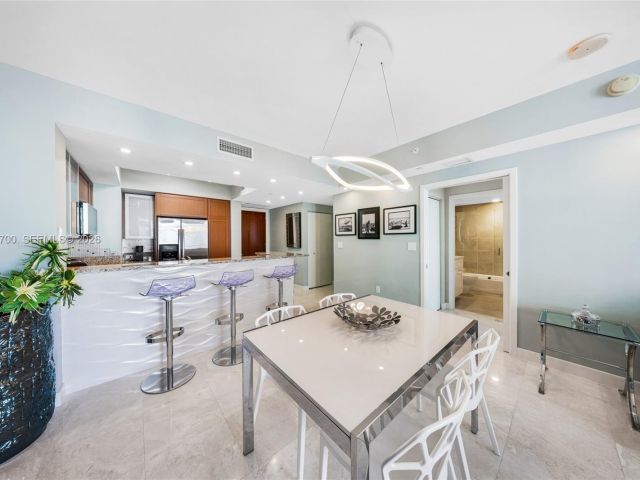 Apartment for rent  Unit #702N - photo 7291765