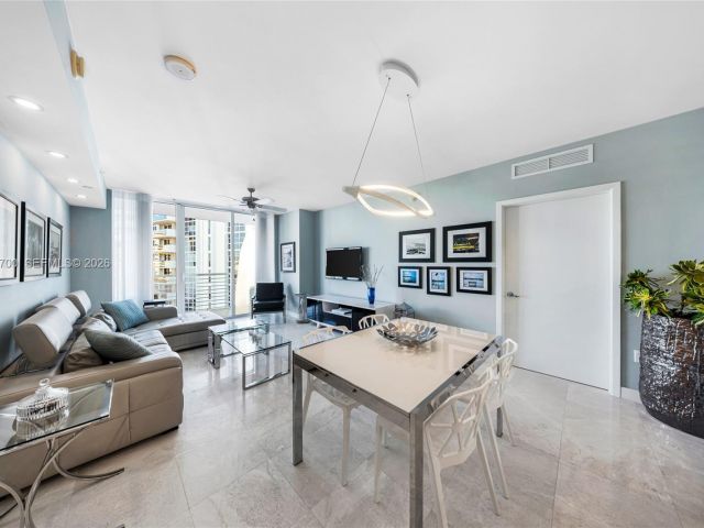 Apartment for rent  Unit #702N - photo 7291767