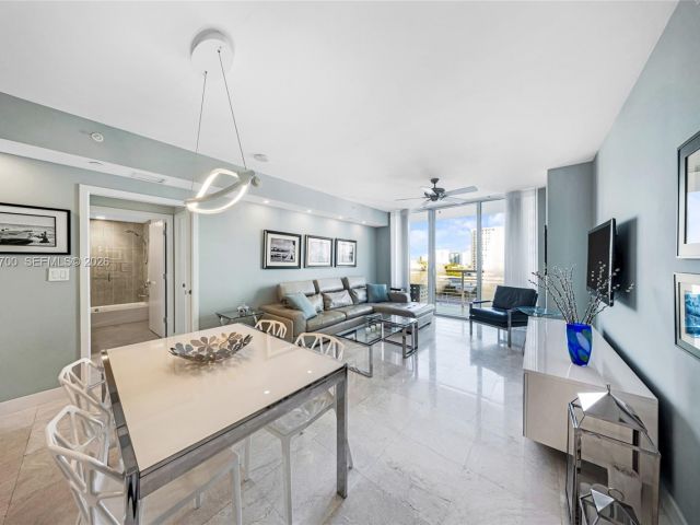 Apartment for rent  Unit #702N - photo 7291768