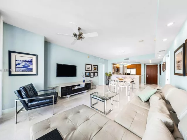 2-bedroom condo for rent in Fort Lauderdale - 2831 N Ocean Blvd 702N - MondialRealty