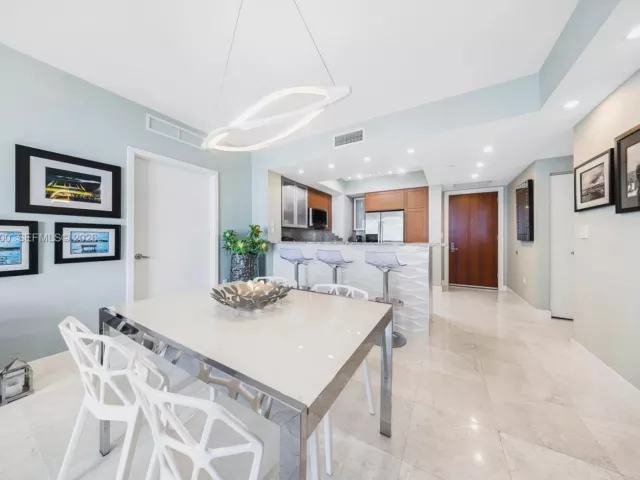 2-bedroom condo for rent in Fort Lauderdale - 2831 N Ocean Blvd 702N - MondialRealty