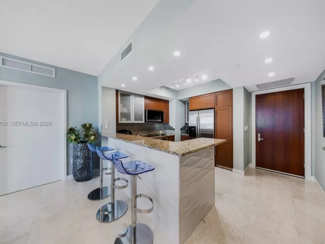 2-bedroom condo for rent in Fort Lauderdale - 2831 N Ocean Blvd 702N - MondialRealty