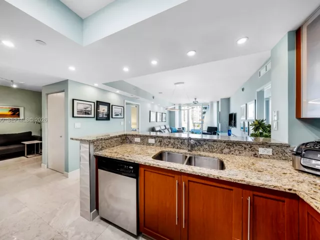 2-bedroom condo for rent in Fort Lauderdale - 2831 N Ocean Blvd 702N - MondialRealty