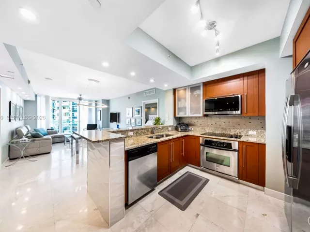 2-bedroom condo for rent in Fort Lauderdale - 2831 N Ocean Blvd 702N - MondialRealty