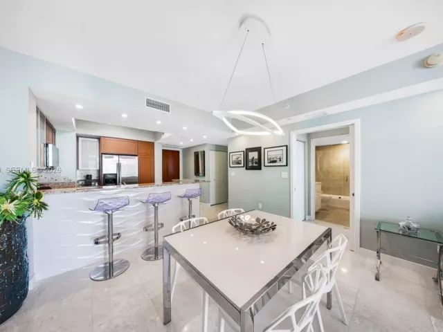 2-bedroom condo for rent in Fort Lauderdale - 2831 N Ocean Blvd 702N - MondialRealty