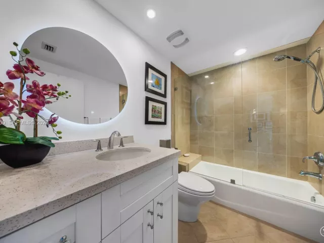 2-bedroom condo for rent in Fort Lauderdale - 2831 N Ocean Blvd 702N - MondialRealty