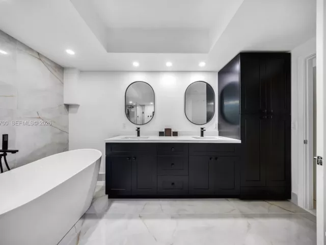 2-bedroom condo for rent in Fort Lauderdale - 2831 N Ocean Blvd 702N - MondialRealty