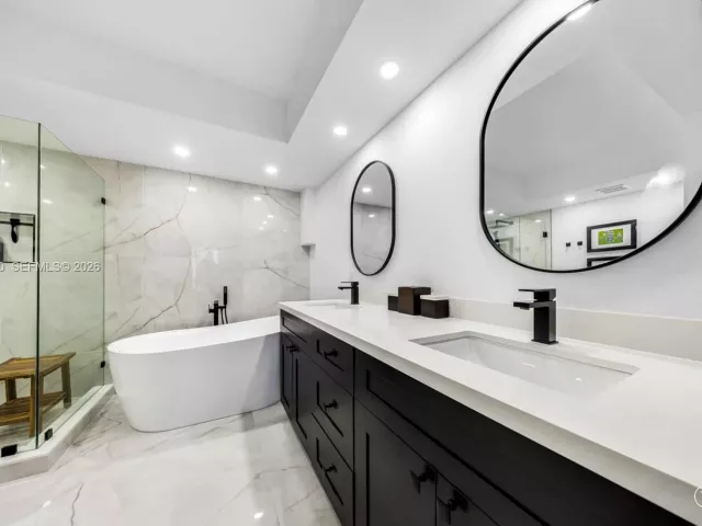 2-bedroom condo for rent in Fort Lauderdale - 2831 N Ocean Blvd 702N - MondialRealty