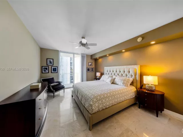 2-bedroom condo for rent in Fort Lauderdale - 2831 N Ocean Blvd 702N - MondialRealty