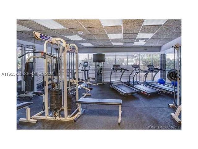 1-bedroom condo for sale in Miami Beach - 2555 Collins Ave 1804 - MondialRealty