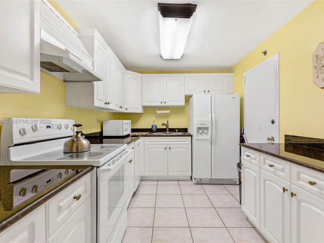 Apartment for rent  Unit #1206 - photo 7475171