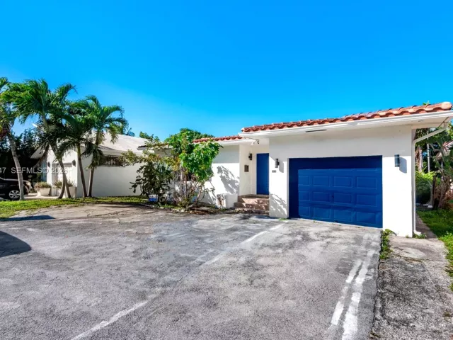 4-bedroom home for sale in Surfside - 8950 Harding Ave - MondialRealty