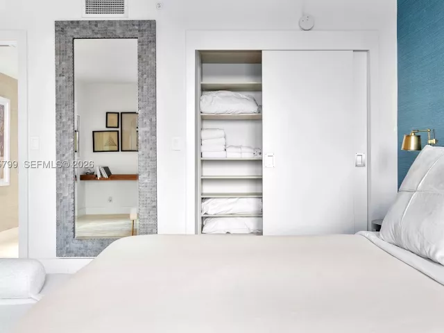 1-bedroom condo for sale in Miami Beach - 102 24th St 1427 - MondialRealty