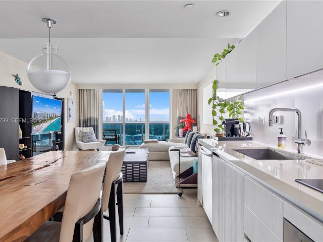 Apartment for sale  Unit #1427 - photo 7293434