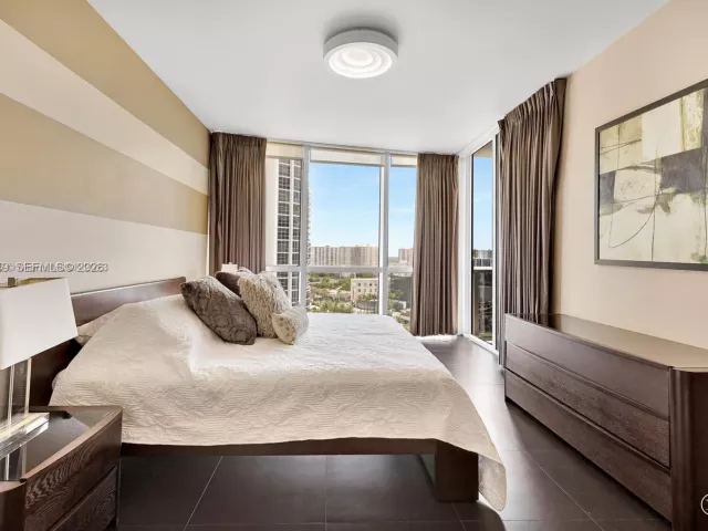 3-bedroom condo for sale in Sunny Isles Beach - 18201 Collins Ave 1507 - MondialRealty