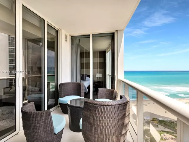 3-bedroom condo for sale in Sunny Isles Beach - 18201 Collins Ave 1507 - MondialRealty