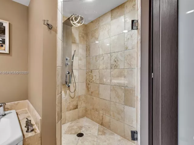 3-bedroom condo for sale in Sunny Isles Beach - 18201 Collins Ave 1507 - MondialRealty