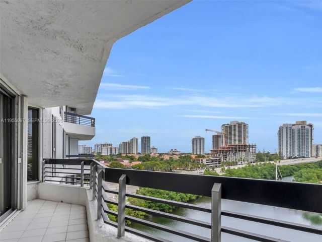 2-bedroom condo for rent in Aventura - 3400 NE 192nd St 910 - MondialRealty