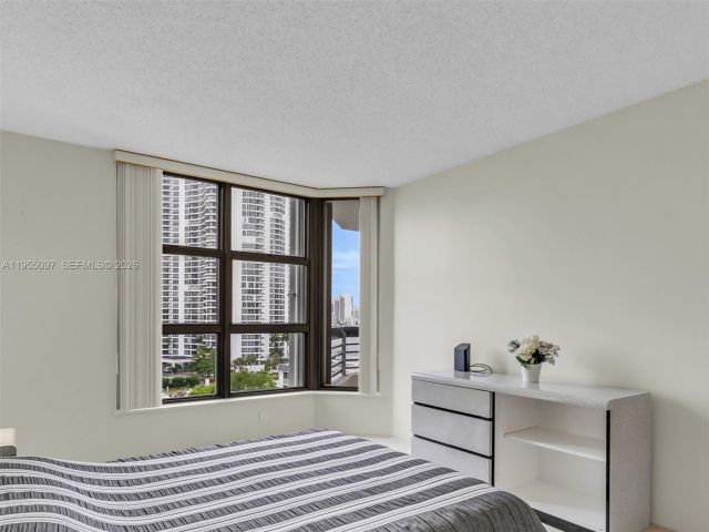 2-bedroom condo for rent in Aventura - 3400 NE 192nd St 910 - MondialRealty