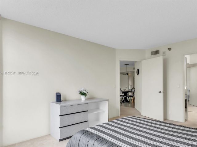 2-bedroom condo for rent in Aventura - 3400 NE 192nd St 910 - MondialRealty