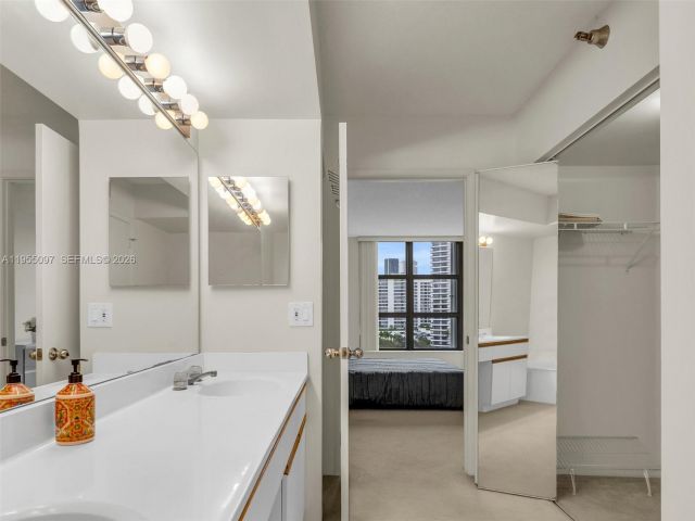 2-bedroom condo for rent in Aventura - 3400 NE 192nd St 910 - MondialRealty