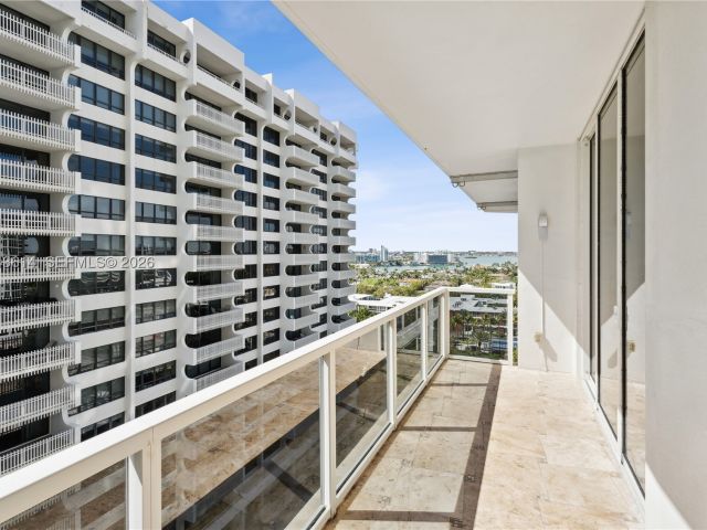 4-bedroom condo for sale in Bal Harbour - 10225 Collins Ave 904 - MondialRealty