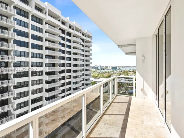 4-bedroom condo for sale in Bal Harbour - 10225 Collins Ave 904 - MondialRealty