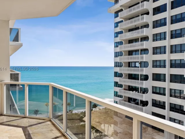 4-bedroom condo for sale in Bal Harbour - 10225 Collins Ave 904 - MondialRealty