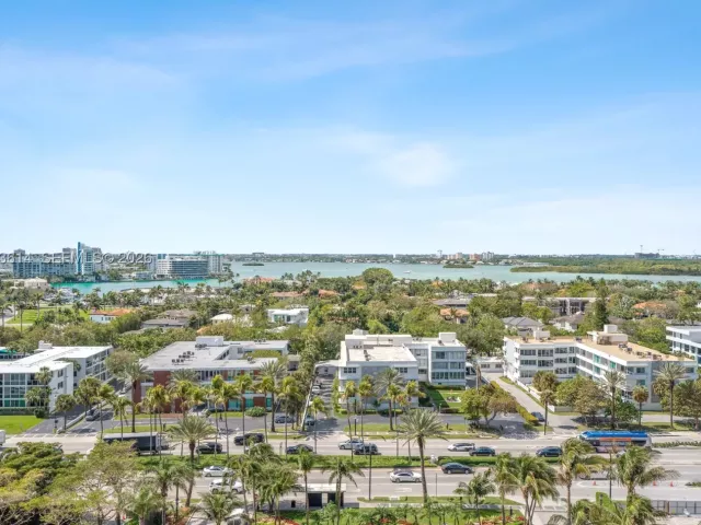 4-bedroom condo for sale in Bal Harbour - 10225 Collins Ave 904 - MondialRealty