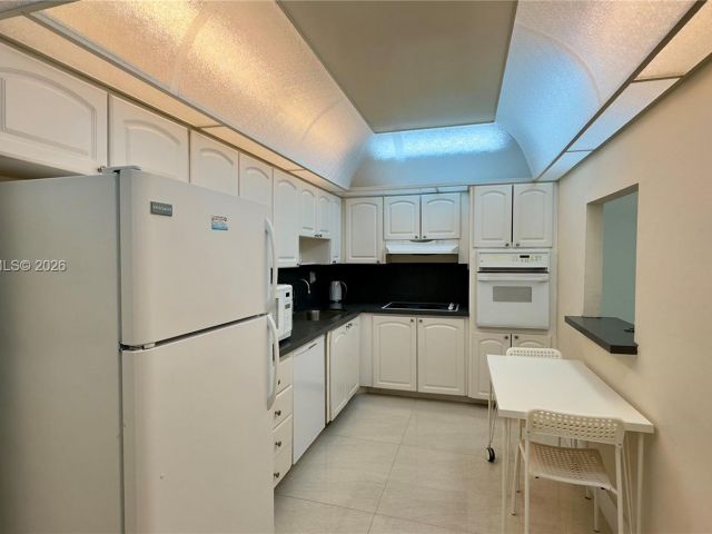 2-bedroom condo for rent in Sunny Isles Beach - 19380 Collins Ave 227 - MondialRealty