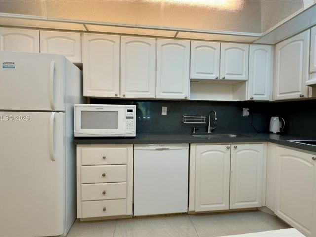 2-bedroom condo for rent in Sunny Isles Beach - 19380 Collins Ave 227 - MondialRealty