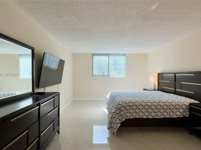 2-bedroom condo for rent in Sunny Isles Beach - 19380 Collins Ave 227 - MondialRealty