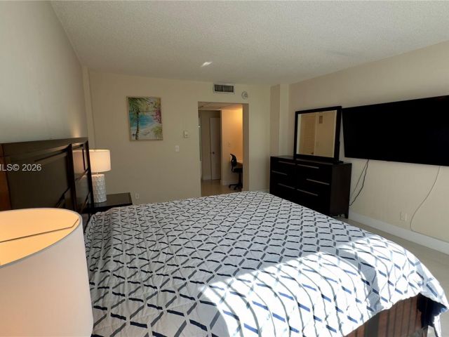 2-bedroom condo for rent in Sunny Isles Beach - 19380 Collins Ave 227 - MondialRealty