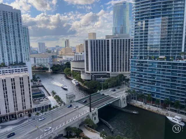 3-bedroom condo for rent in Miami - 465 Brickell Avenue 1201 - MondialRealty