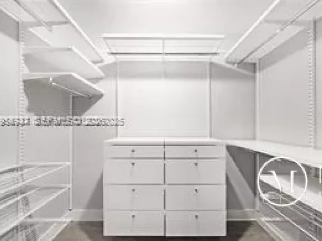 2-bedroom condo for rent in Miami - 950 Brickell Bay Dr 200 - MondialRealty