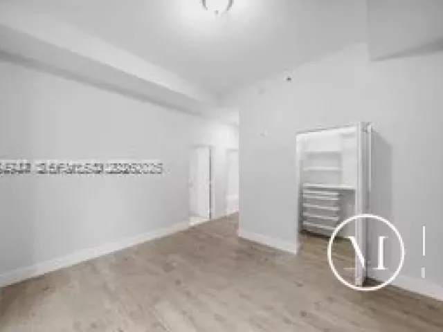 2-bedroom condo for rent in Miami - 950 Brickell Bay Dr 200 - MondialRealty