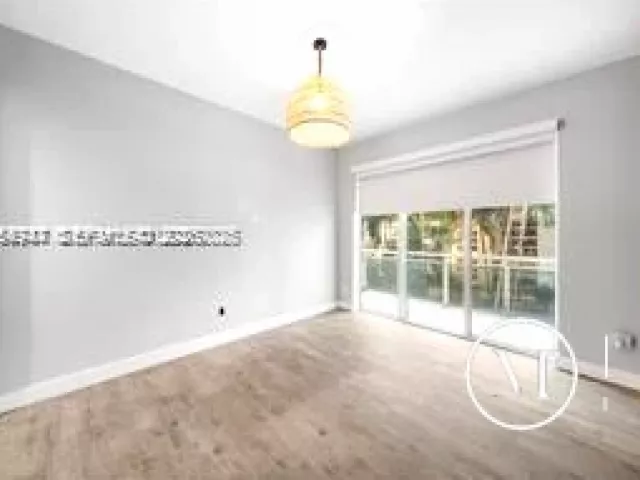 2-bedroom condo for rent in Miami - 950 Brickell Bay Dr 200 - MondialRealty