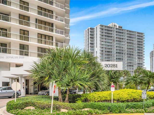 2-bedroom condo for sale in Aventura - 20281 E Country Club Dr 210 - MondialRealty