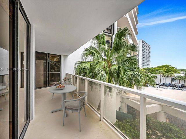 2-bedroom condo for sale in Aventura - 20281 E Country Club Dr 210 - MondialRealty