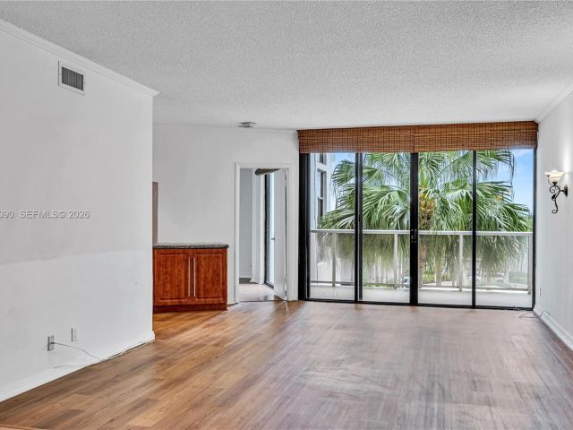 2-bedroom condo for sale in Aventura - 20281 E Country Club Dr 210 - MondialRealty