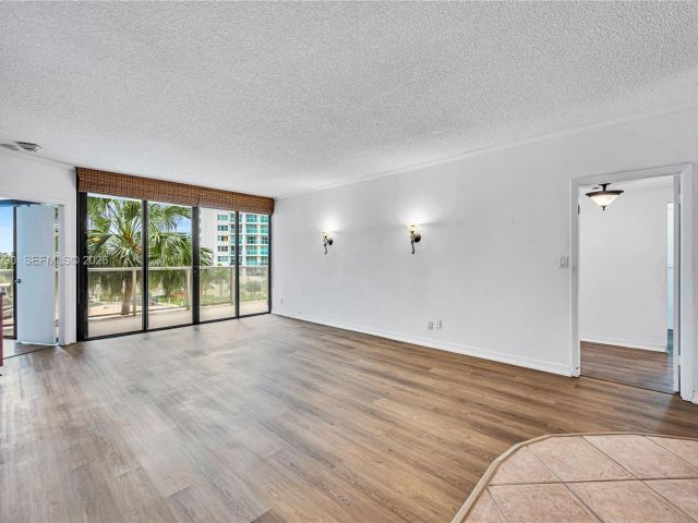2-bedroom condo for sale in Aventura - 20281 E Country Club Dr 210 - MondialRealty