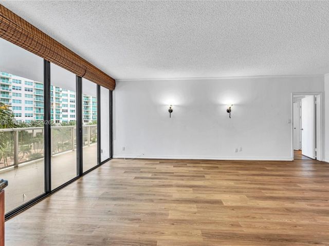 2-bedroom condo for sale in Aventura - 20281 E Country Club Dr 210 - MondialRealty