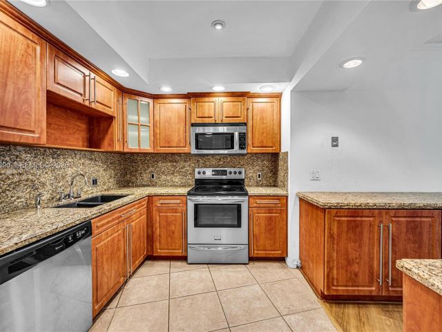 2-bedroom condo for sale in Aventura - 20281 E Country Club Dr 210 - MondialRealty