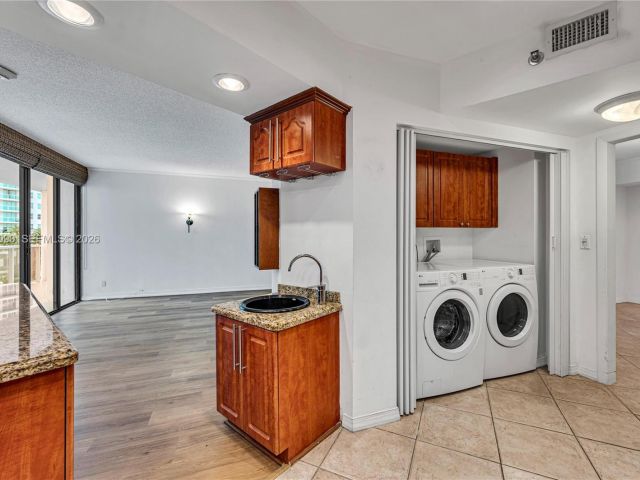 2-bedroom condo for sale in Aventura - 20281 E Country Club Dr 210 - MondialRealty